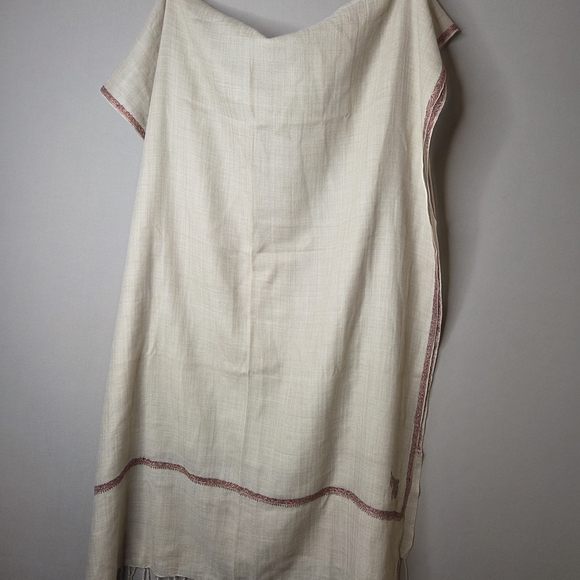 Beige Fringed Scarf with Red Embroidery - Picture 8 of 10